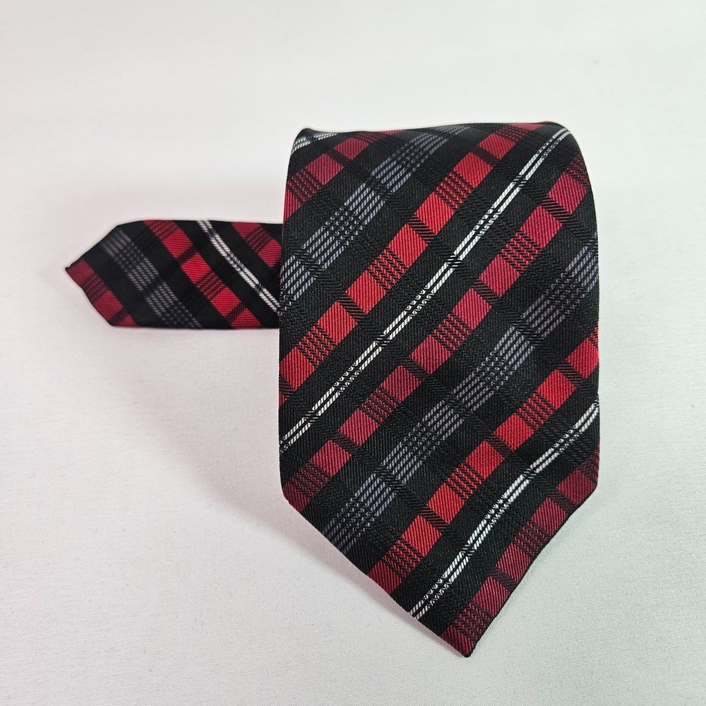 Le Chateau 100% Silk Men Tie Geometric Red Black 3.25" x 59.5" - Picture 2 of 9